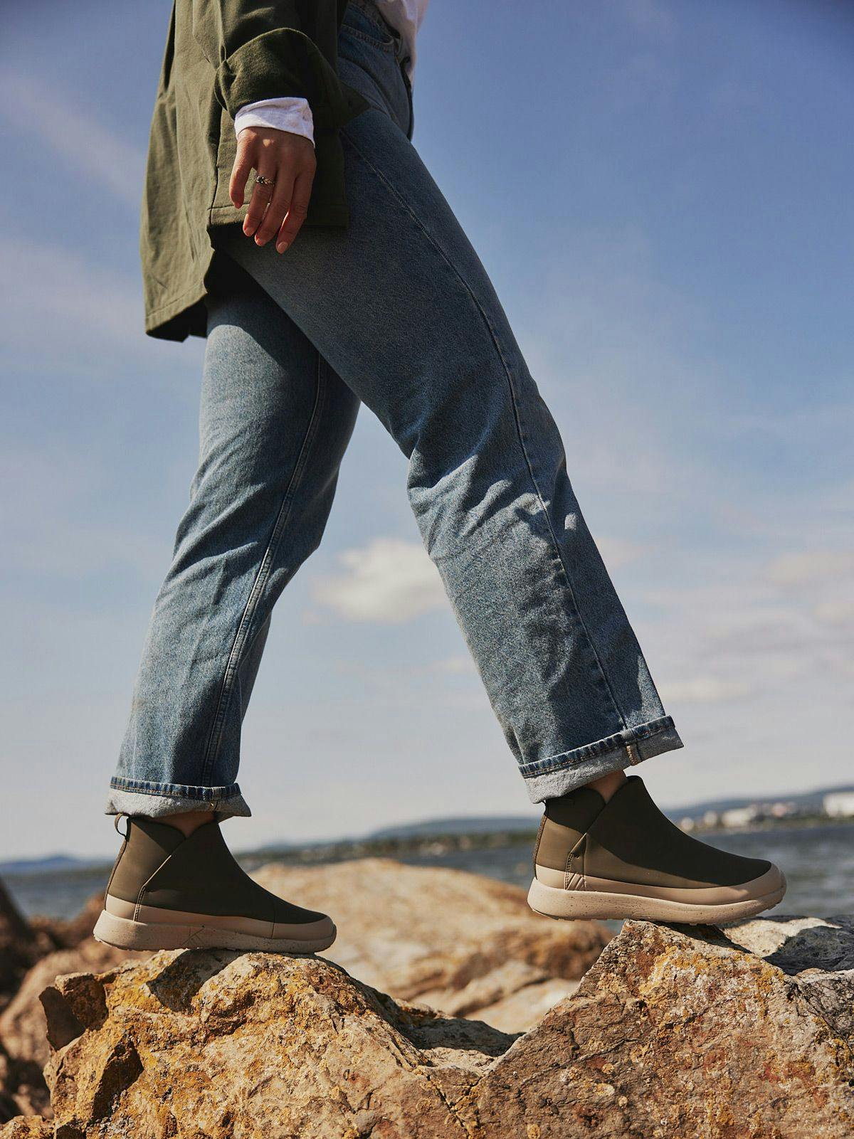 Forbedre ditt daglige antrekk med Røros Mud støvletter, med vanntett PU, en klassisk sneaker-såle, og en ekstra beskyttelse.