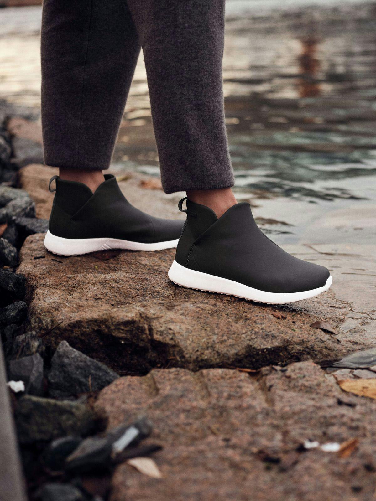 Røros Classic støvletter moderniserer den tradisjonelle gummistøvelen, ved å kombinere hverdagskomfort med vanntett PU og en klassisk sneaker-såle.