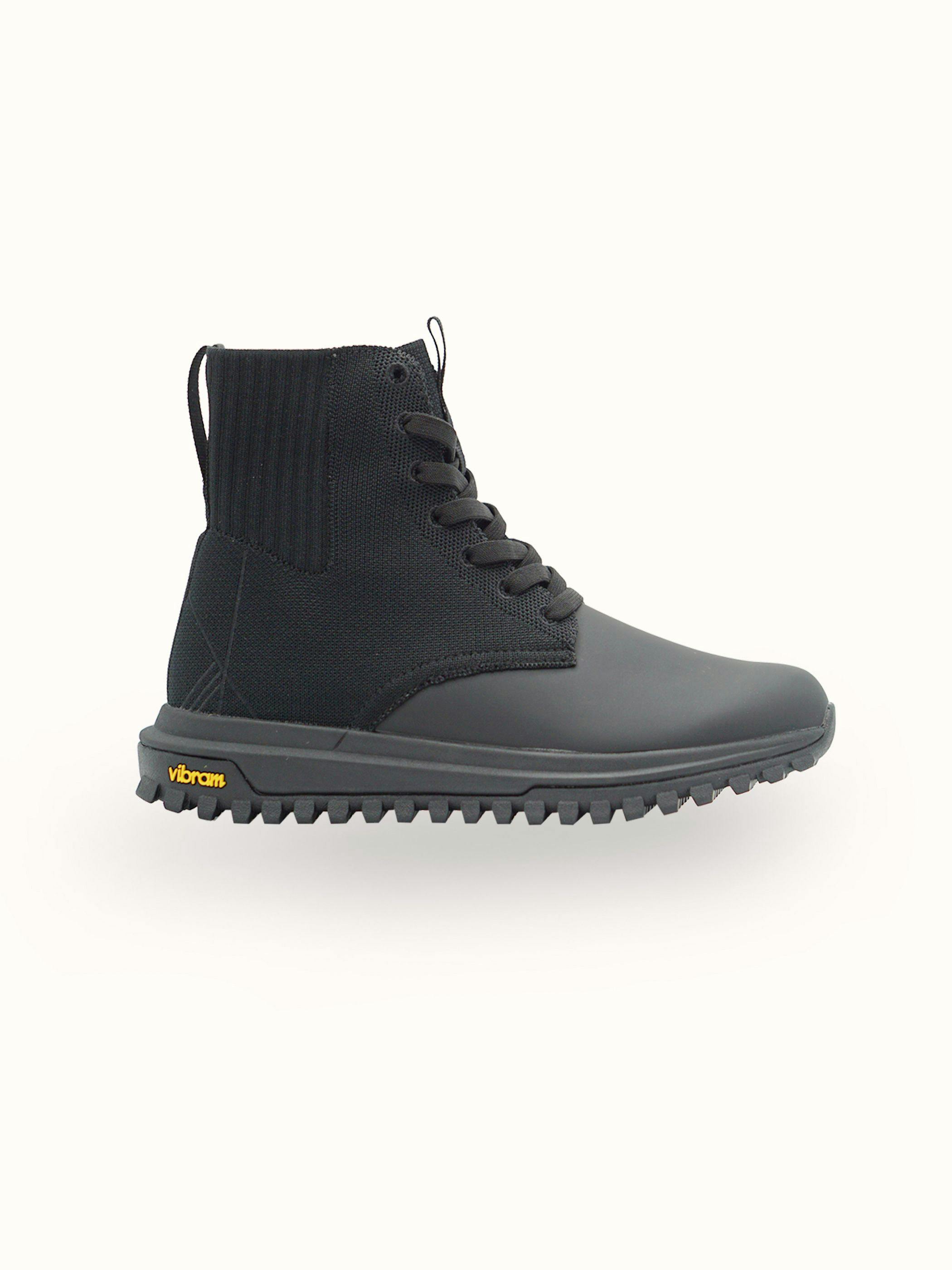 Step into style and comfort with the Lyngen Slip-Fit boots—water-resistant, easy to wear, and built with a Vibram Chopper outsole for superior grip.